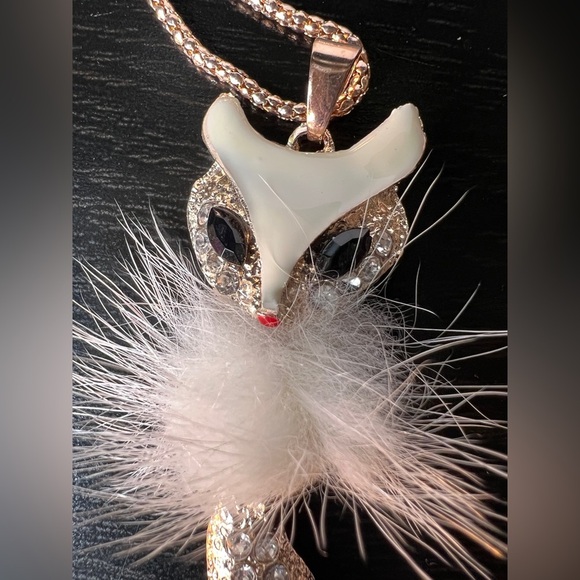 🦊 NWT! One Foxy Lady Rhinestone & Fur Necklace - Picture 3 of 8